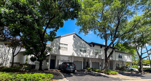 St. Tropez at Plantation  photo 3